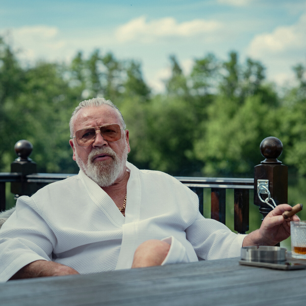 Ray Winstone as Bobby Glass
